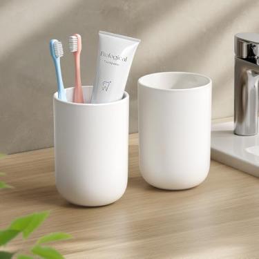 Imagem de MOPMS Copo de escova de dentes 380 ml, copo reutilizável inquebrável, 2 peças, porta-escovas de dentes de plástico antiderrapante para banheiro branco