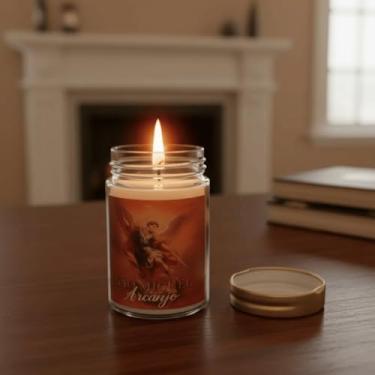 Imagem de Vela Perfumada em Vidro São Miguel Arcanjo, Aroma de Rosas, Branca, 10cm Altura, 155g, com Tampa Dourada