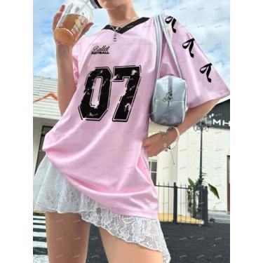 Imagem de Camiseta Feminina Oversized com Decote V - Manga Curta e Estampa de Le
