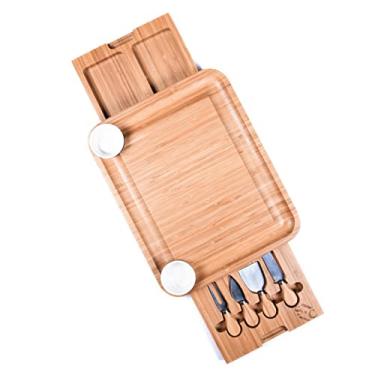 Imagem de STONE & CLAY Tábuas de corte de charcutaria - Bandeja de servir com ferramentas (faca de queijo, espalhador, garfo, barbeador) - perfeita para queijo, legumes, frutas e carnes - Inclui sulco de suco