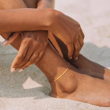 Imagem de Tornozeleira dourada feminina com corrente trançada de 2,7 mm