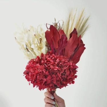 Imagem de Buquê de flores desidratadas hortênsia vermelha