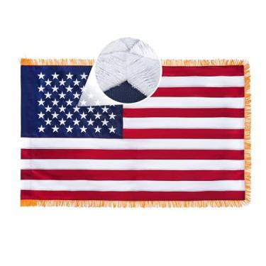 Imagem de AMZFLAG Bandeira americana bordada com franja 0,9 x 1,5 m, bandeiras americanas com franja dourada dupla face para manga interna, bandeira de poliéster com franjas douradas dos EUA para uso prolongado