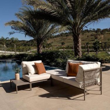 Imagem de Conjunto Jardim e Varanda 1 Chaise 1 Sofá 1 Puff 1 Mesa Lateral Refúgio Cabecasa Madeiramadeira Champanhe/Quaker areia