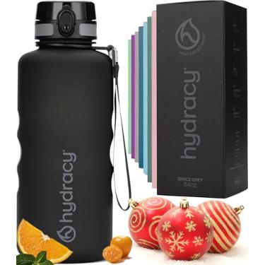 Imagem de Hydracy Garrafa de água com marcador de tempo - Garrafa grande de 1,8 litro sem BPA e manga sem suor - Garrafa de academia à prova de vazamento com coador de infusor de frutas e hora de beber - ideal