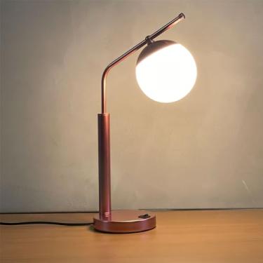 Imagem de Abajur Inclinado Jabuticaba com LED para Cabeceira Quarto Sala Luminaria de Mesa com Globo de Vidro 12cm Fosco Estrutura em Alumínio Acabamento Pintura Eletrostática Bivolt (RoseGold Branco Quente)