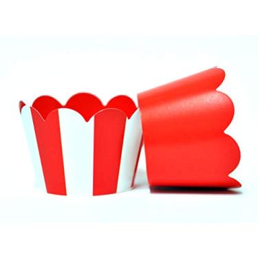Imagem de Lenços de cupcake listrados vermelho e branco para festas de aniversário de crianças, chás de bebê, festas temáticas de circo e eventos escolares. Conjunto de 24 suportes de bolo reversíveis listrados verticais vermelhos e brancos para copo vermelho sólido