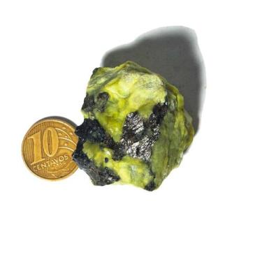 Imagem de 01 Serpentinita Verde Bruta Natural Média 35mm 25 a 50g - CristaisdeCu