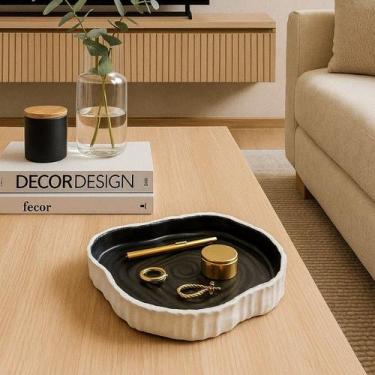 Imagem de Bandeja grande preta e branca decorativa organizadora em concreto 20cm