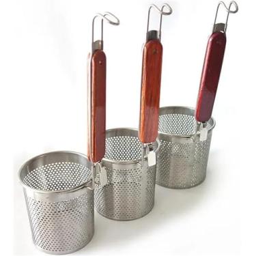 Imagem de Filtro de alimentos cabo de madeira de aço inoxidável coador de fritura dumplings macarrão escorredor de cozinha ferramentas de filtro de pia de cozinha (12 14 16 juntos)