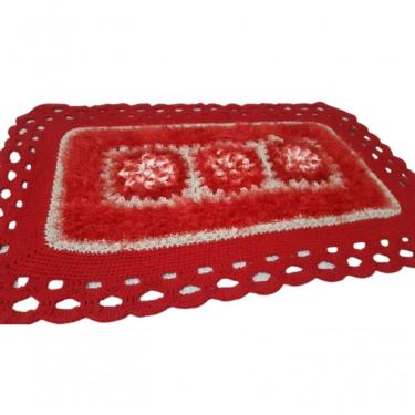 Imagem de Tapete De Crochê Luxo Vermelho Artesanal.