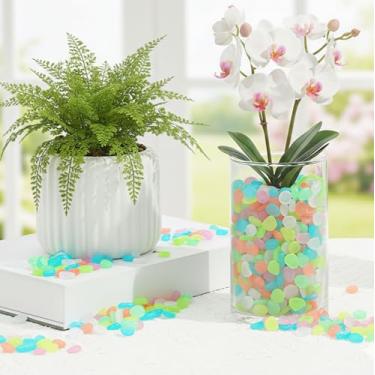 Imagem de 100 peças de pedras que brilham no escuro, pedras brilhantes de aquário no escuro, para passarela, rochas brilhantes, jardim, quintal