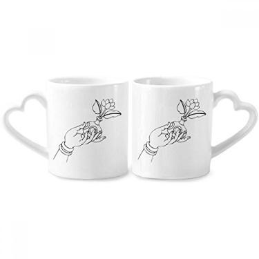 Imagem de Conjunto de canecas de porcelana para casais, com estampa de vaso de flores e flores da religião