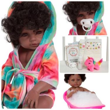 Imagem de Boneca Bebe Reborn Negra Roupão Unicórnio Banho Itens - Cegonha Reborn