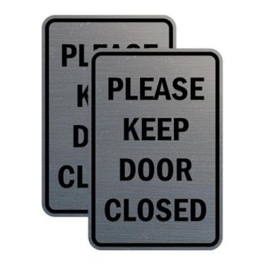 Imagem de Signs ByLITA Retrato redondo, por favor, mantenha a porta fechada placa com fita adesiva (prata escovada) - médio (pacote com 2)