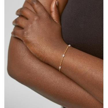 Imagem de Pulseiras de ouro pérola para mulheres modernas banhadas a ouro 14 k delicadas pulseira com contas de pérolas presentes de aniversário para mulheres joias, Medium, Latão, Sem Pedra Preciosa