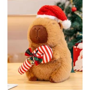 Imagem de Capivara de Pelúcia Natalina 22 cm – Bichinho de Pelúcia Macio Decorativo de Natal, Fofo e Colecionável, 4 Modelos Diferentes (Gorro com Doce Listrado)