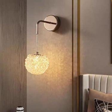 Imagem de Arandelas modernas e elegantes de cristal para iluminação interna, luminária de parede dourada de cristal para penteadeira, iluminação de parede sofisticada para sala de estar, quarto, banhe