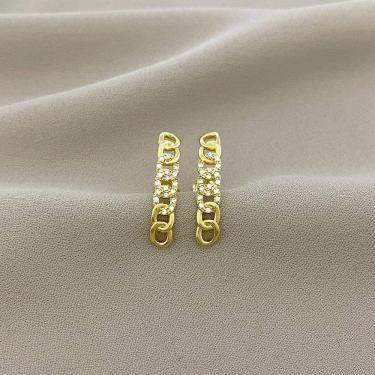 Imagem de Brinco Ear Hook Elos com detalhes em Zircônia
