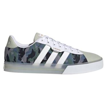 Imagem de adidas Tênis de skate masculino Daily 3.0, Branco/Branco/Verde Halo, 9.5