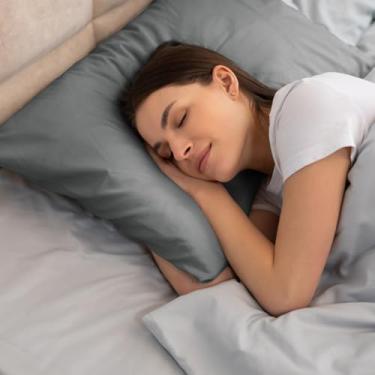 Imagem de Conjunto de 2 fronhas King de microfibra escovada, cinza escuro, super macias e aconchegantes com fecho de envelope, 50 x 101 cm