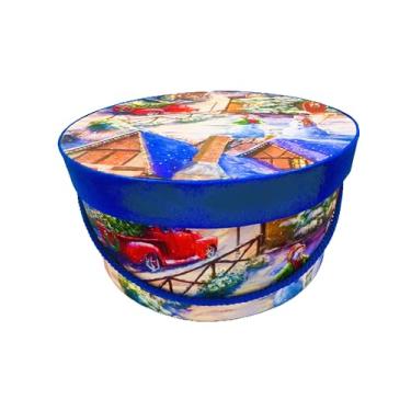 Imagem de Caixa de presente coberta de tecido de Natal – Caixa de armazenamento redonda grande para festas de fim de ano (31,8 cm x 16,5 cm) – Design vintage vermelho de caminhão e vila de neve – Caixa de