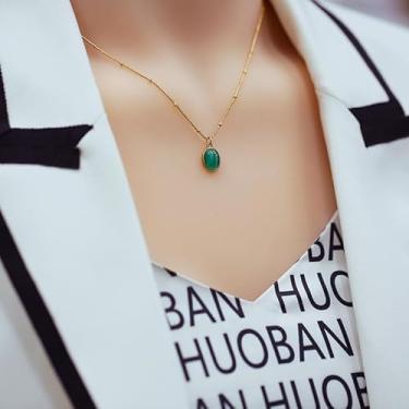 Imagem de Colar feminino dourado com pingente decorativo de zircão verde escuro, moderno, delicado, uso diário, clavícula, acessórios, joias, presente para amigas