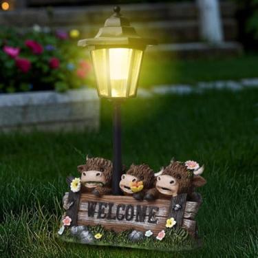 Imagem de Sengocis Lâmpada de jardim de boas-vindas movida a energia solar com decoração de vaca Highland – Luz LED branca quente para pátio, quintal, caminho – Placa de boas-vindas rústica para varanda