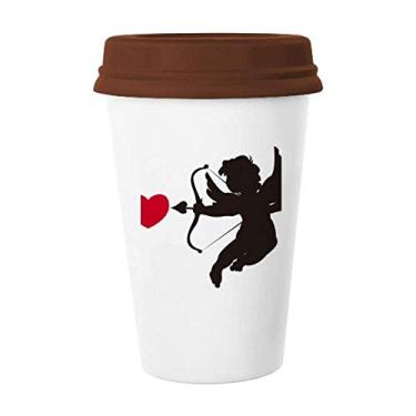 Imagem de Caneca de cerâmica com estampa de coração do anjo do Cupido com tampa para copo de café