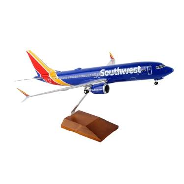 Imagem de Daron Skymarks SKR8268 Southwest Airlines SWA Boeing 737-MAX8 1/100 Scale With Wood Stand & Gear , Blue