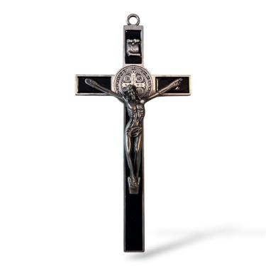 Imagem de Crucifixo de parede de São Bento de 20 cm – Cruz católica esmaltada preta com medalha de São Bento – Decoração de casa sagrada para proteção e oração