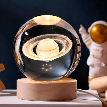 Imagem de Luminária de Mesa Decorativa Esfera Base Madeira Cristal