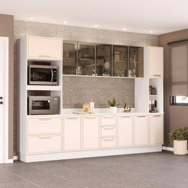 Imagem de Cozinha com Rodapé Torre Quente Paneleiro Aéreo de Vidro e Balcão Amara Creme/Branco