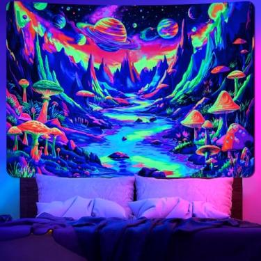 Imagem de Invoibler Tapeçaria de luz negra UV Reactive Galaxy Planet Poster que brilha no escuro espaço sideral tapeçarias de cogumelo montanhas e rios neon para decoração de quarto apartamento dormitório (130