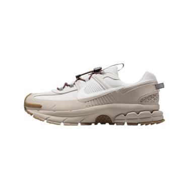 Imagem de Nike Zoom Vomero Roam Tênis masculino Winterized (HV4294-009, cinza universitário/cinza vasto/marrom escuro/branco), Cinza universitário/branco-cinza vasto, 40