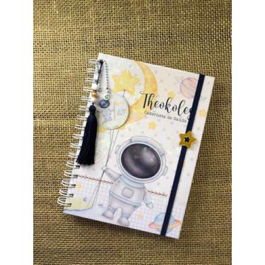 Imagem de Caderneta de Saúde Infantil Personalizada, Tema Astronauta (m2), Capa Holográfica, A5, com Chaveiro e Pingente