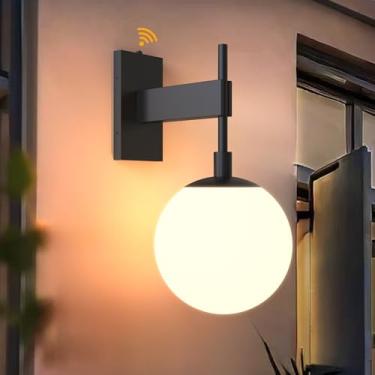 Imagem de Hyunbae Arandelas de parede externas do crepúsculo ao amanhecer, luz de varanda frontal com sensor externo moderno, globo de 48 cm, iluminação externa grande de 48 cm, luzes externas à prova d'água