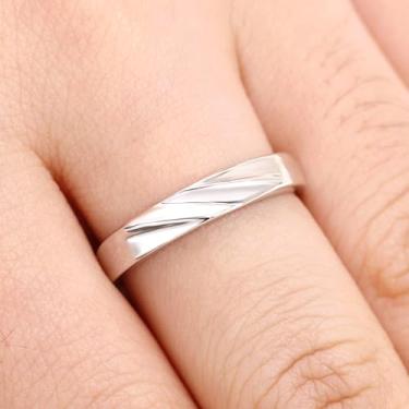 Imagem de Conjunto de anéis para casais de latão banhado a platina | Design de corda torcida com incrustação de zircônia cúbica | Anéis de compromisso combinando para casais, 11, Latão, Zircônia cúbica