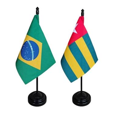 Imagem de Bandeiras de Mesa Brasil e Togo, 26cm Altura, 18x11cm, Tecido Oxford, Base Plástica, Kit 2 Unidades, para Escritório e Eventos