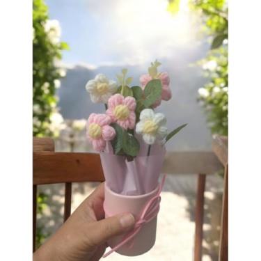 Imagem de Arranjo de Flores em Crochê Artificial Mini | Decoração Artesanal para Mesa | (caixa redonda)
