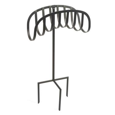 Imagem de Liberty Garden Suporte de mangueira de jardim de metal estilo manjedoura 647, comporta 125 pés de mangueira de 1,5 cm – Preto