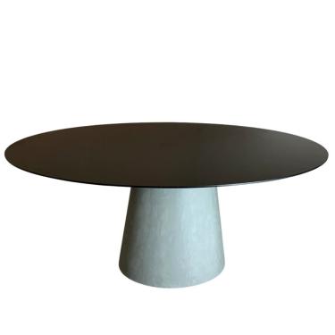 Imagem de Mesa De Jantar Cone Oval 244x137 Cm Base Cimento Queimado Tampo Laqueado Preto