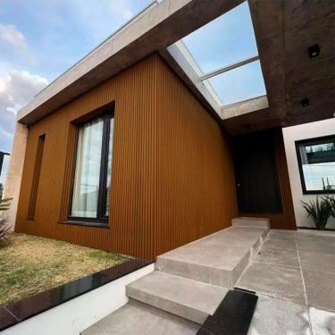 Imagem de Painel Ripado Externo em Wpc 21,9cmx2,6cmx290cm Teak A