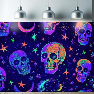 Imagem de Starlit Patio Tapeçaria de caveira de luz negra UV lua reativa esqueleto tapeçaria para pendurar na parede Trippy Gothic Halloween Art Poster para quarto sala de estar dormitório decoração estética