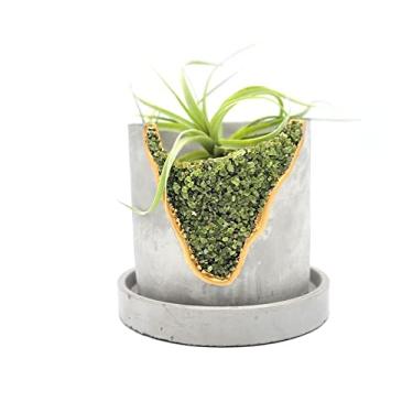 Imagem de My Urban Crafts Plantador suculento de cimento de cristal de 10 cm - Vaso de concreto com pires - Vasos de flores modernos para interior - Suporte para plantas de ar - Suporte de vela - Presente de decoração de casa de planta pequena (Peridoto verde)