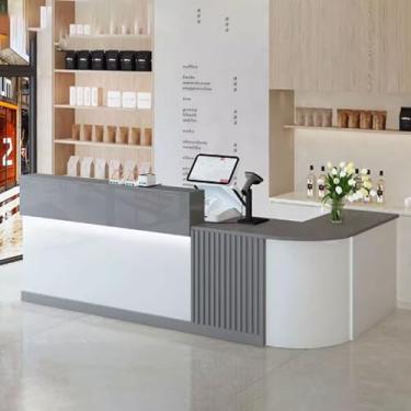 Imagem de Mesa de recepção de salão, mesa recepcionista com armazenamento, mesa de escritório de madeira projetada com acabamento fino para salões de beleza, branco + cinza, 140 cm
