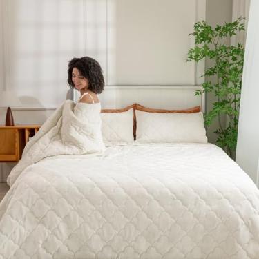 Imagem de PlushHavenCloud Conjunto de cama de veludo acolchoado tamanho queen - edredom de veludo leve de luxo e 2 fronhas | colcha grande drapeada de comprimento total | roupa de cama branca para todas as