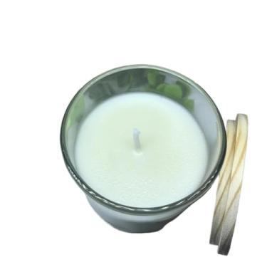 Imagem de Vela Aromática Artesanal Premium 150/100g com Especiarias e Tampa de Madeira – Aromaterapia com Cristais Naturais(Flor de Cerejeira)