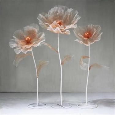 Imagem de Decoração de flores artificiais gigantes - 3 peças de flores coloridas realistas com base em pé para fundo de casamento, decoração de festa e adereços de fotografia