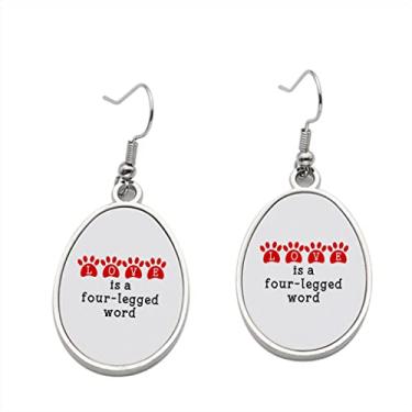 Imagem de Brincos com palavra Love Is de quatro patas - Brincos pendurados para meninas - Presente de festa de aniversário dos namorados